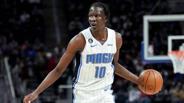 전 NBA 최장신 농구선수...Manute Bol (사진)