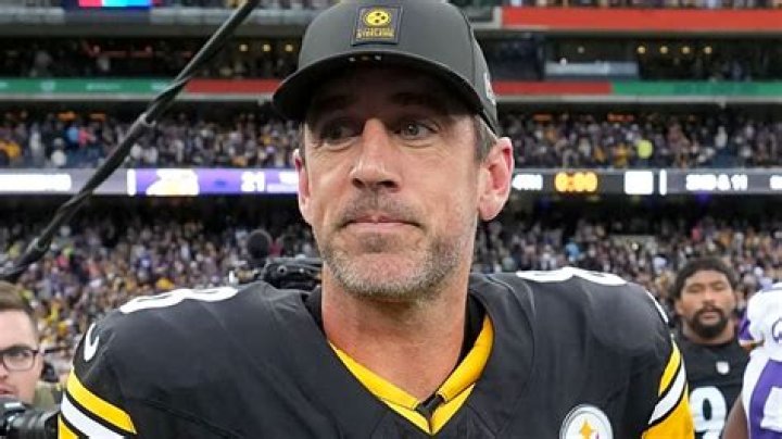 Aaron Rodgers Still Acting Like He's Straight & Spent Christmas With