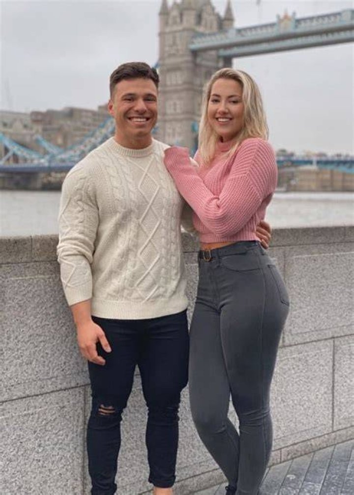 About Alice Pineapplebrat Age, Boyfriend, Net Worth, Body, Wiki