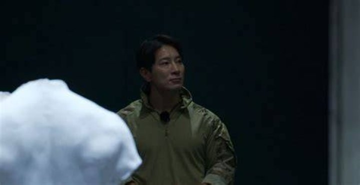 Agent H on Netflix's Physical 100 was Korean Navy Warfare Corps officer