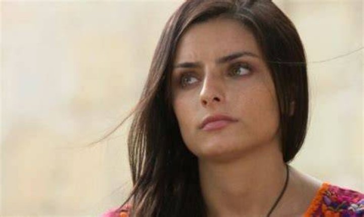 Aislinn Derbez su carrera, su papel en La casa de las flores y su