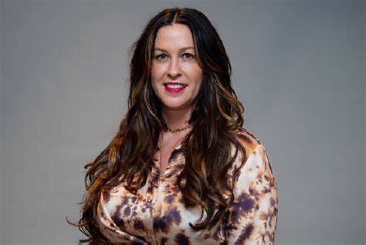 Alanis Morissette says fame was a lonely experience