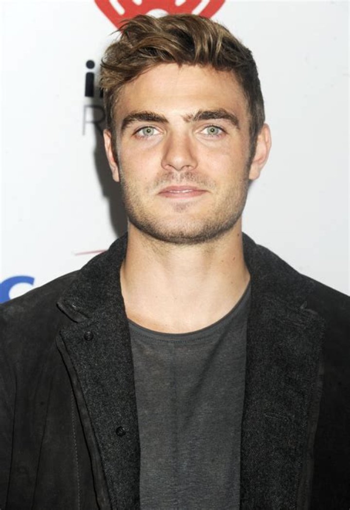 Alex Roe Picture 3 Z100's iHeartRadio Jingle Ball 2015 Red Carpet