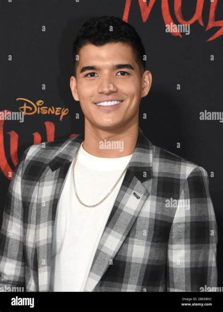 Alex Wassabi (aka Alex Burriss) Age, Girlfriend, Brother, Net Worth