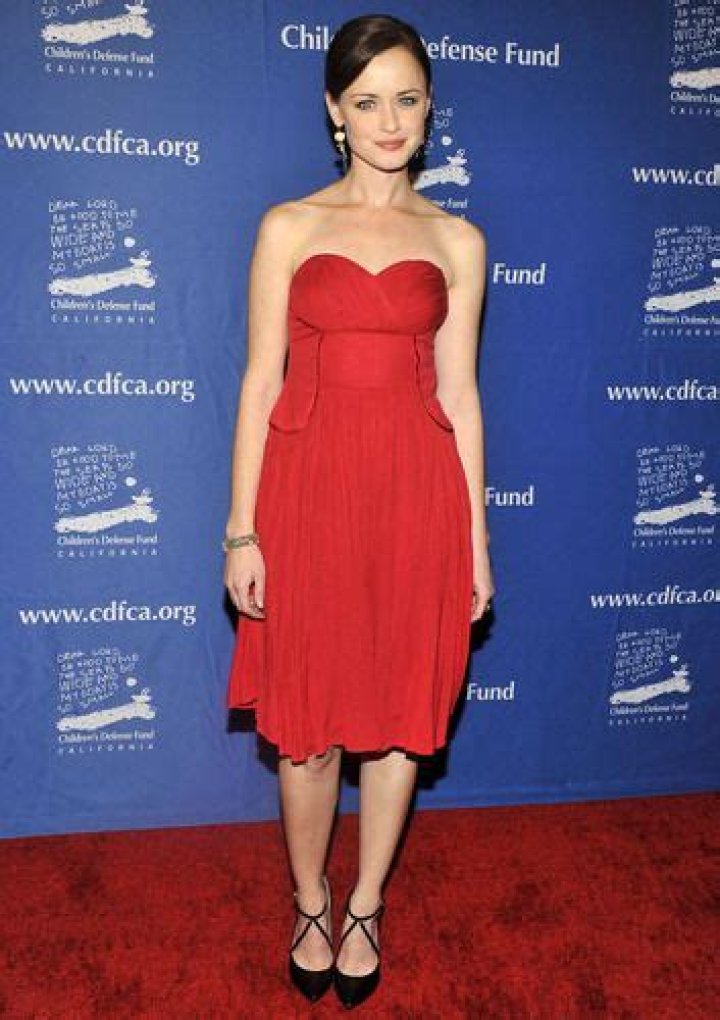 Alexis Bledel Height and Weight Stats PK Baseline How Celebs Get