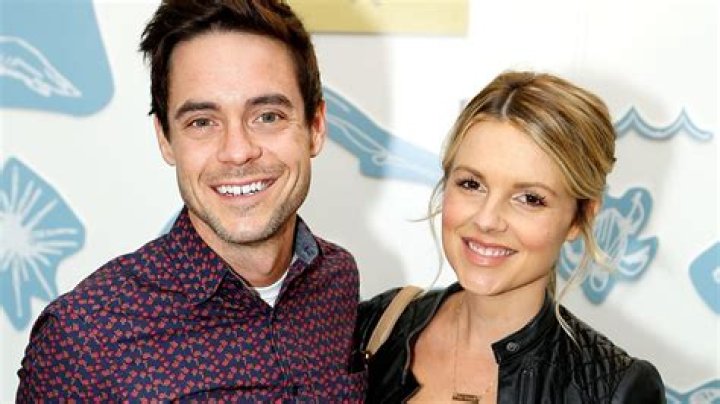 Ali Fedotowsky and fiance Kevin Manno share first photos of their baby