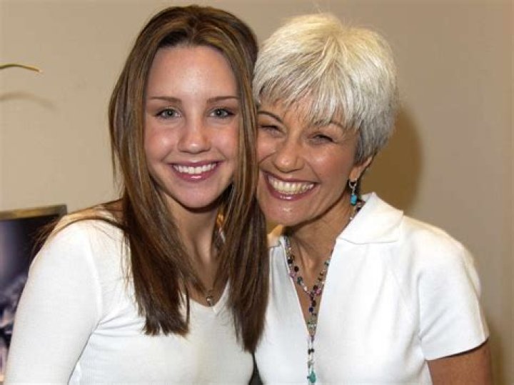 Amanda Bynes&rsquo; parents support her conservatorship ending