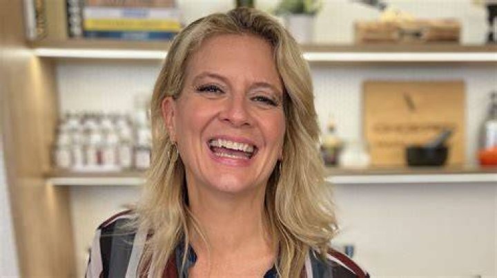 Amanda Freitag '89 on Chopped Mystery Baskets YouTube