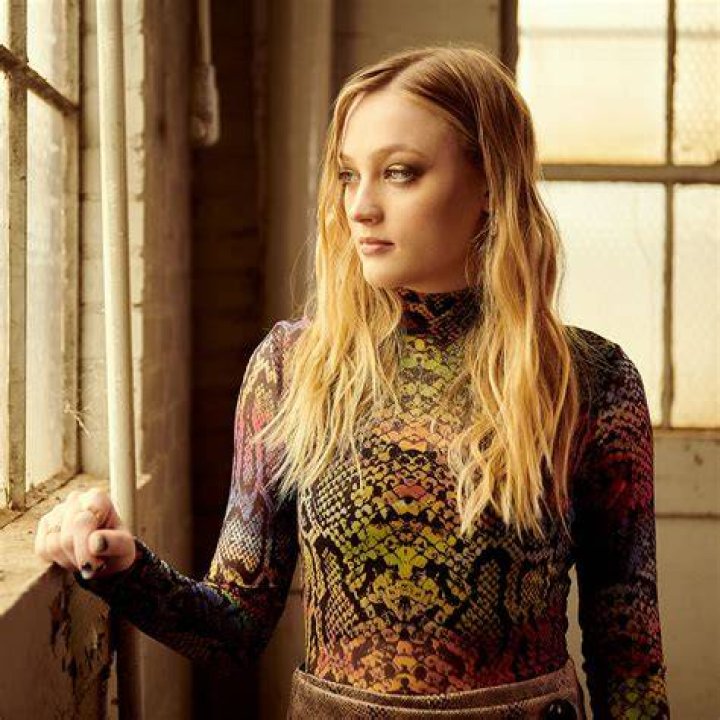 American Songwriter Mia Morris