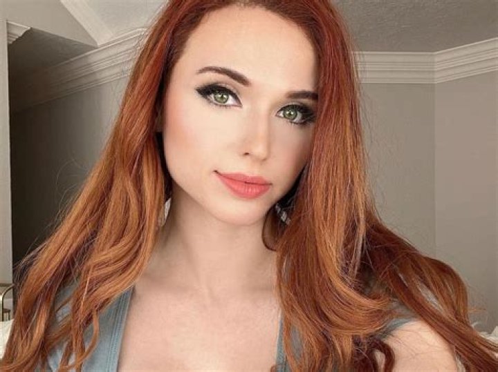 Amouranth ‘destroys’ accountant over petrol station criticism Twitch