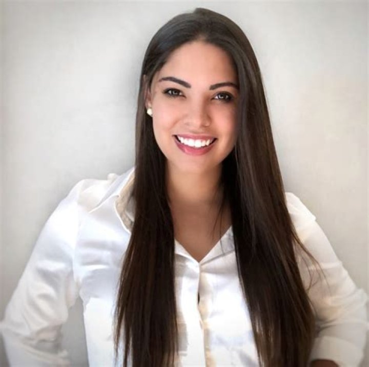 Anaida Poilievre, CoFounder Biography Pretty & Smart Co.