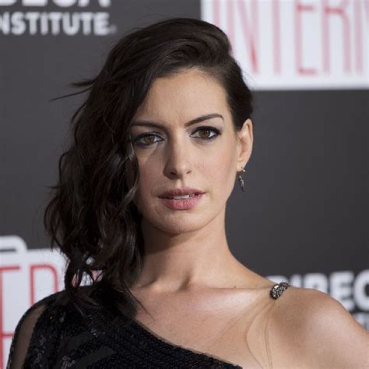 Anne Hathaway Paris Match