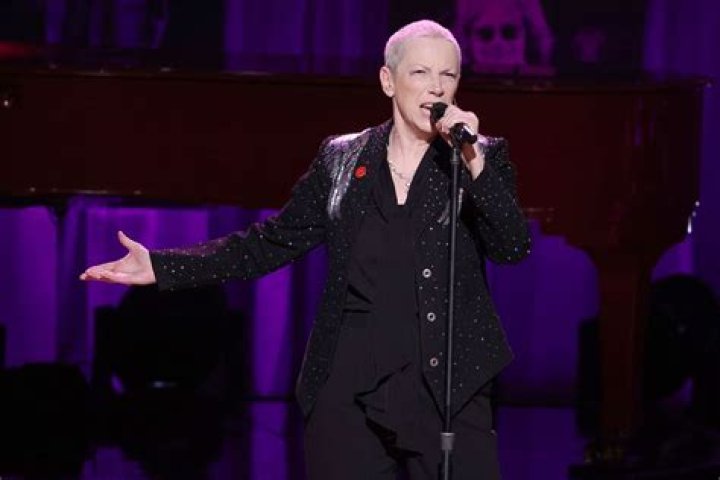 Annie Lennox Biography Facts, Childhood, Family Life & Achievements