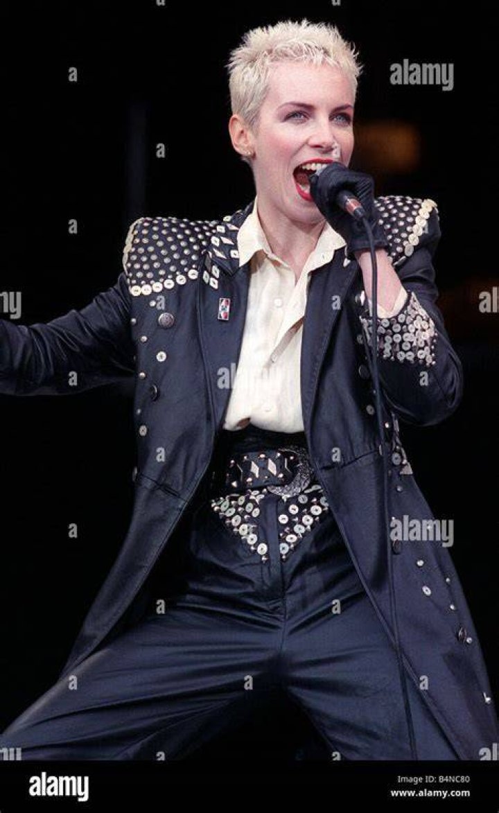 Annie Lennox "Legend In My Living Room" Skipped On Shuffle