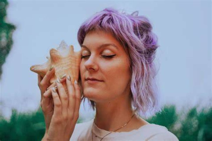 Avery Leigh’s Night Palace Pairs Opera and Dream Pop on Debut Single