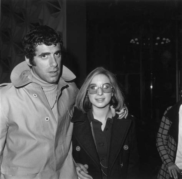 Barbra Streisand And Elliott Gould Pull Off A Chic '60s Look (PHOTO
