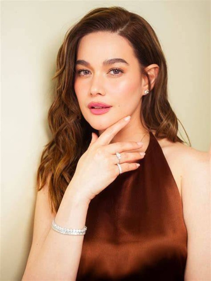 Bea Alonzo posts photo with rumored boyfriend Dominic Roque GMA