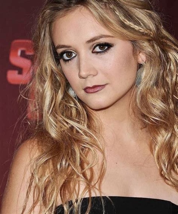 Billie Lourd Bio, Net Worth, Height, Facts Dead or Alive?