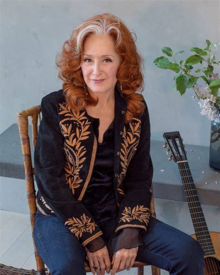 Bonnie Raitt Hits The Road In 2022 With &lsquo;Just Like That&hellip;&rsquo; Tour the