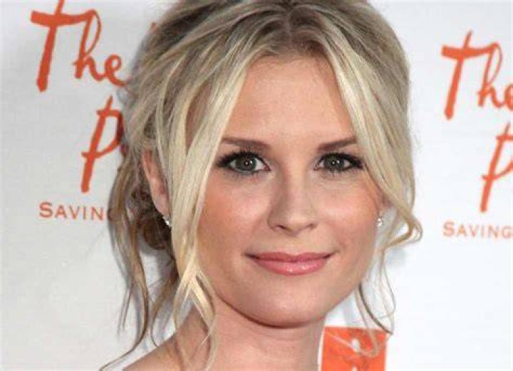 Bonnie Somerville Bio, Net Worth, Height, Boyfriend, Body, Affair
