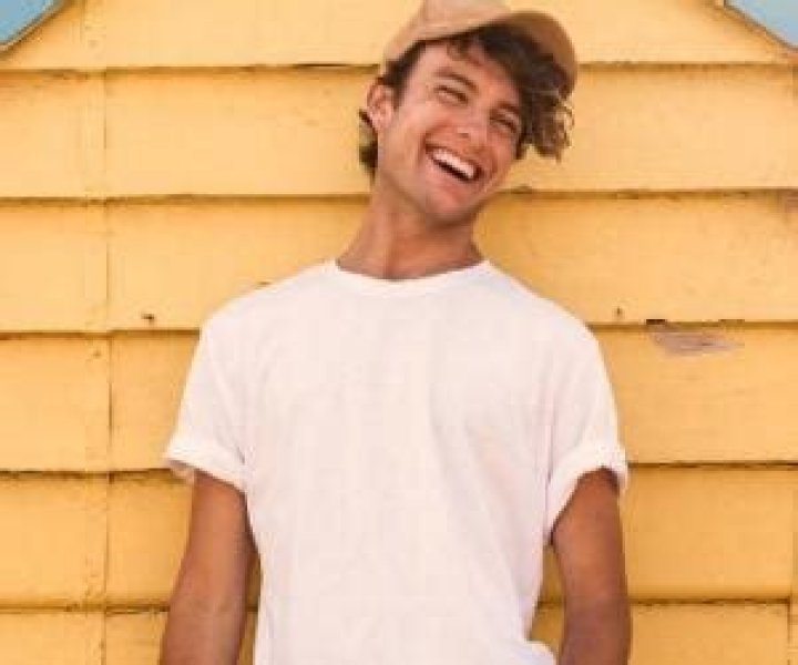 Cameron Robbie Biography Facts, Childhood, Family Life & Achievements