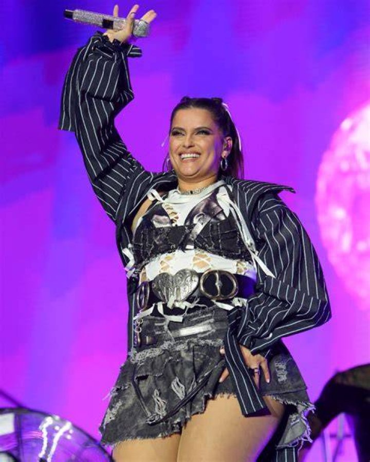 Canadian Pop Star, Nelly Furtado Is Now Sporting A Curvier Figure [LOOK
