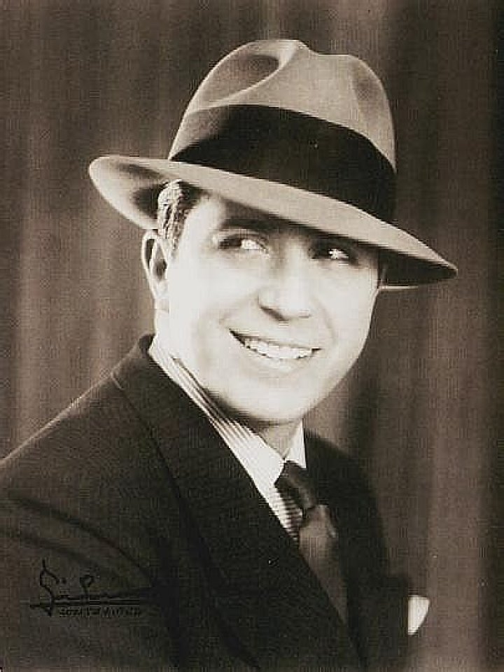Carlos Gardel T&eacute;l&eacute;charger et &eacute;couter les albums.