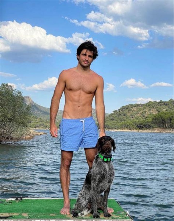 Carlos Sainz on Instagram &ldquo;💪🏼🌶 Last days before we go racing again