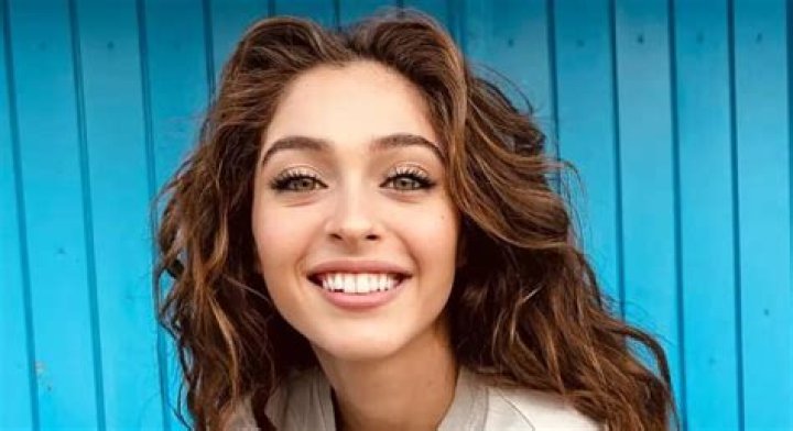 Cemre Baysel (TV Actress) Age, Birthday, Bio, Facts, Family, Net