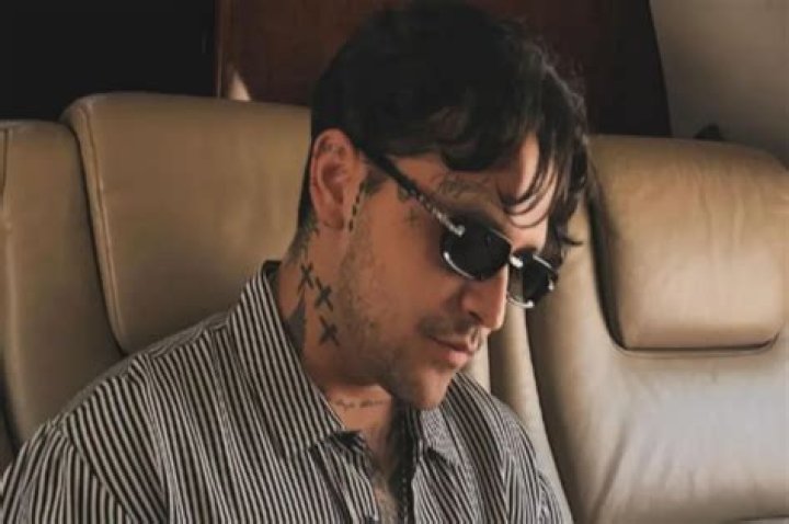 Christian Nodal revela que casi muere, su jet privado estuvo a punto de