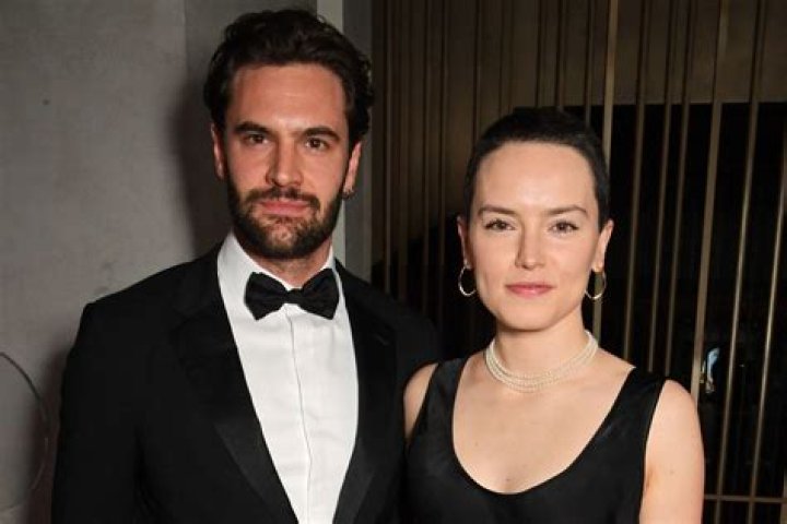 Daisy Ridley & Tom Bateman Continue To Fuel Marriage Rumors By Wearing
