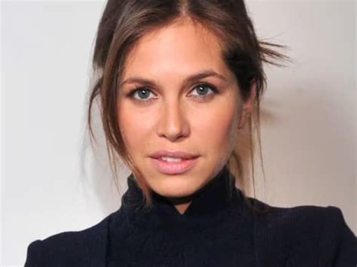 Dasha Zhukova Bio, Net Worth, Age, Height, Husband, Children, Instagram