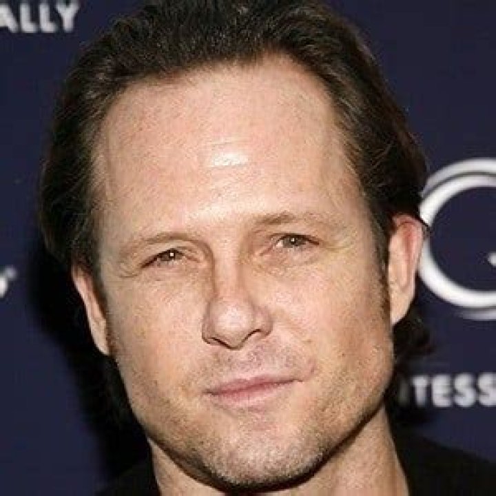 Dean Winters Bio, Age, Career, Wife, Net Worth & More