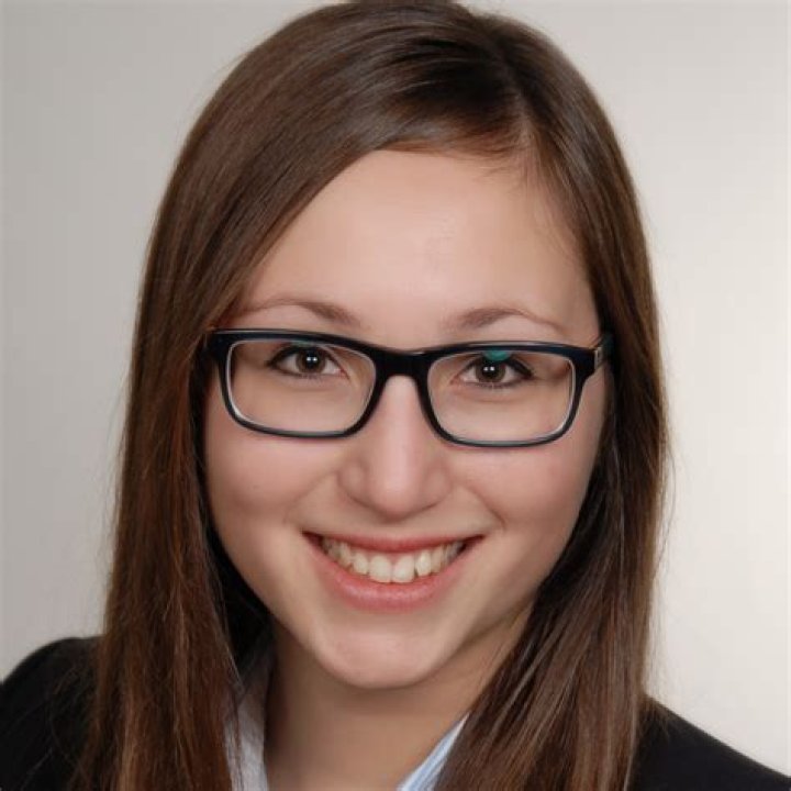 Denise Hartmann Bezirksleiterin Bausparkasse Schw&auml;bisch Hall AG XING