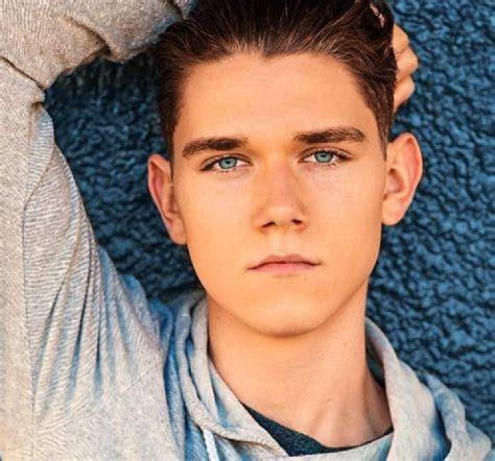 Devan Key Wiki 2021 Net Worth, Height, Weight, Relationship & Full