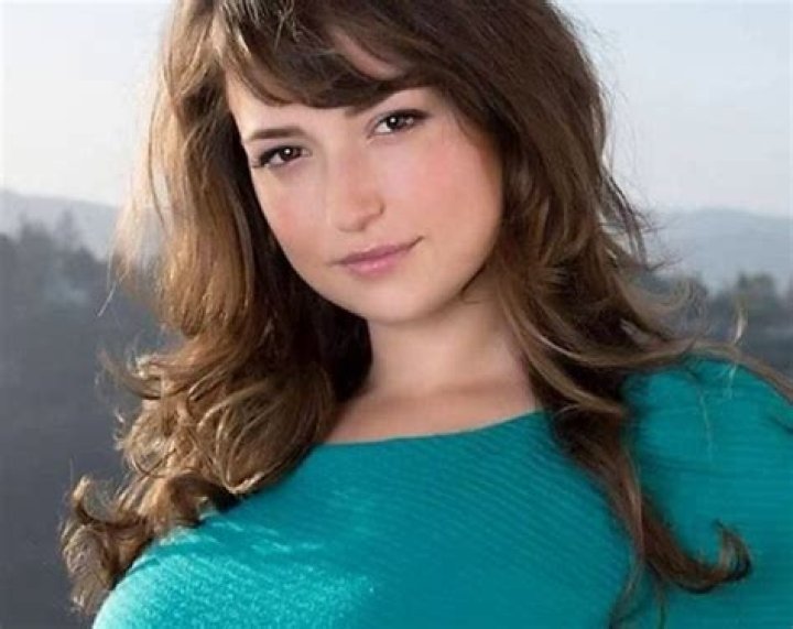 Did Milana Vayntrub Get Plastic Surgery? Plastic SurgerYes