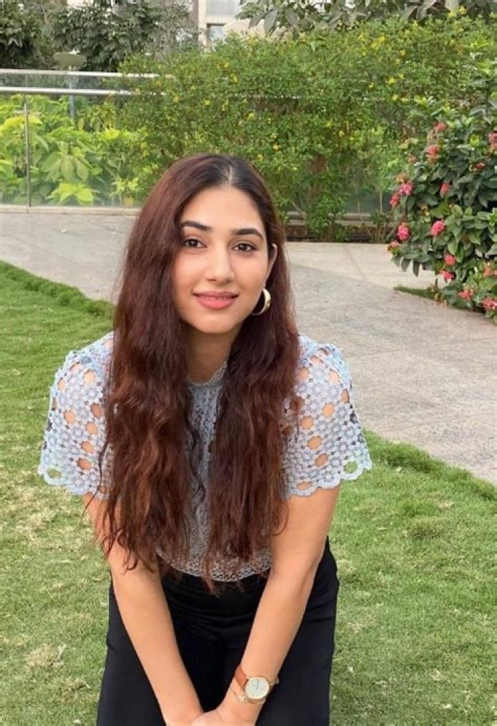 Disha Parmar Age Height, Weight, biography, School