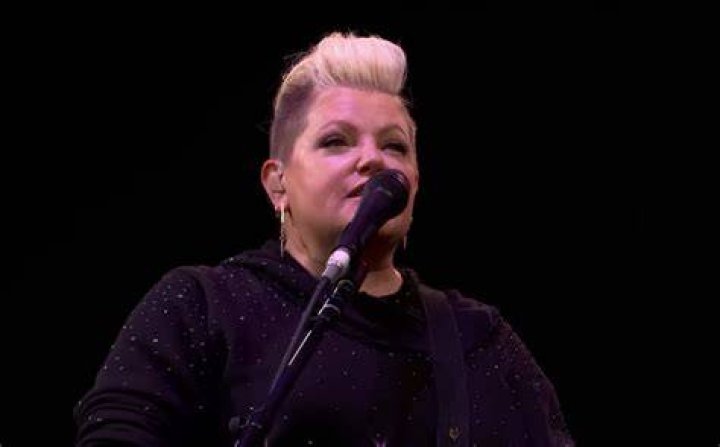 Dixie Chicks&rsquo; Natalie Maines Files for Divorce from Adrian Pasdar After