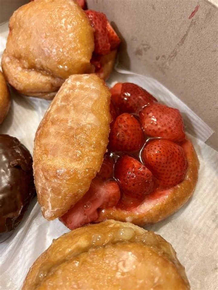 Donut Man (Glendora) strawberry donuts Guzzle Nosh Flickr