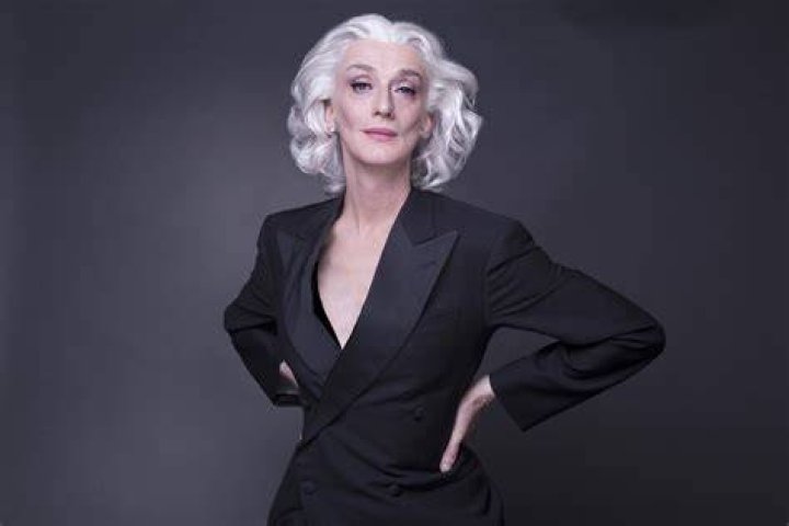 Drusilla Foer al Teatro Puccini con "Eleganzissima" 