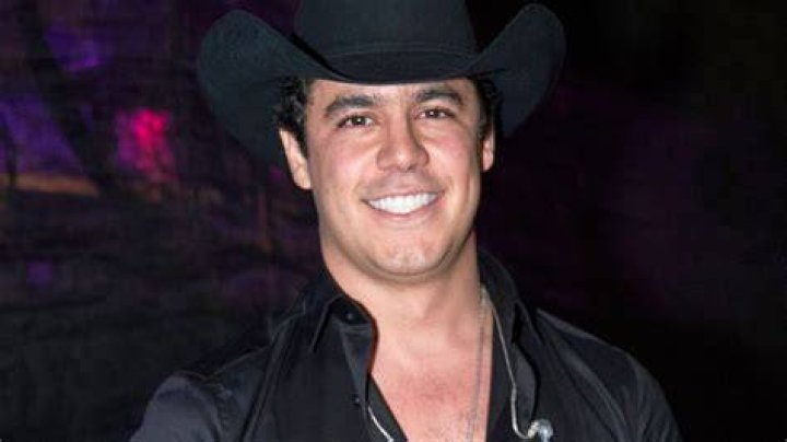 Eduardo Y&aacute;&ntilde;ez Jr. estall&oacute; en llanto al hablar de su padre Telemundo