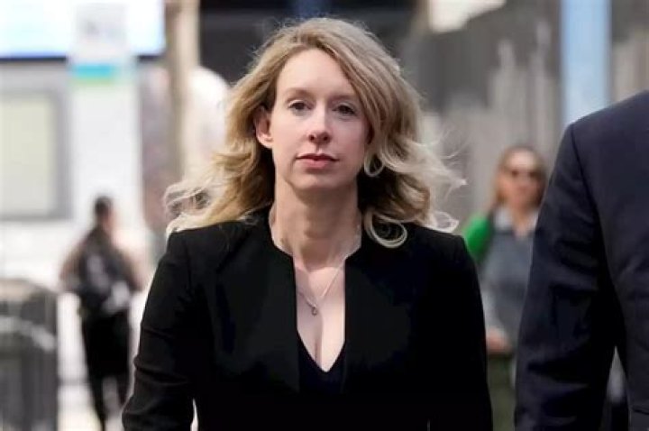Elizabeth Holmes 'kendi başına milyarder olan en gen&ccedil; kadındı