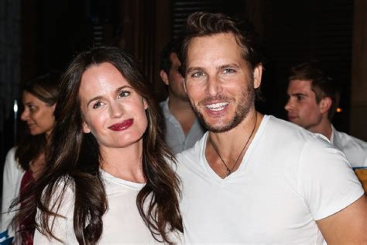Elizabeth Reaser posed with Peter Facinelli at the Breaking Dawn Part