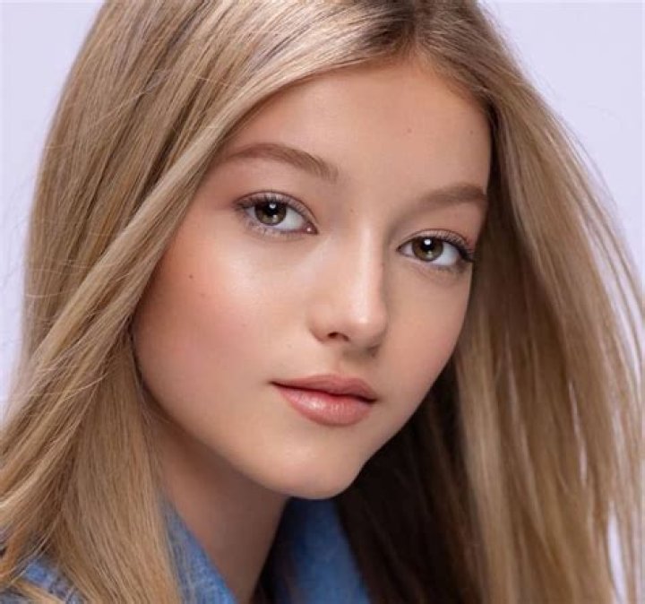 Emily Dobson Bio, Wiki, Age, Birthday, Height, Weight, Net Worth