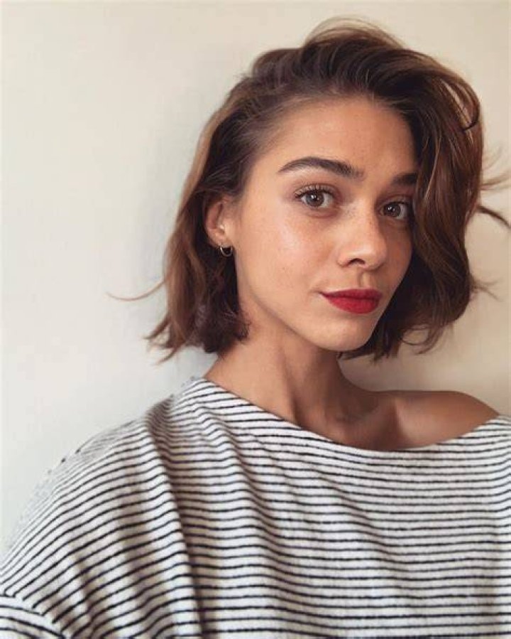 Emma Appleton Biography (British Actress) Age, Family, Figure, Net
