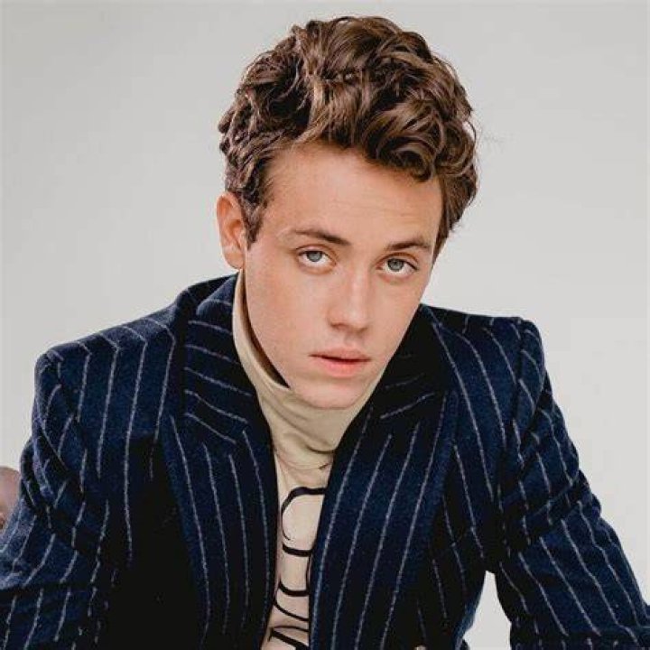 Ethan Cutkosky Age, Height, Wiki, Biography, and More GrandPeoples