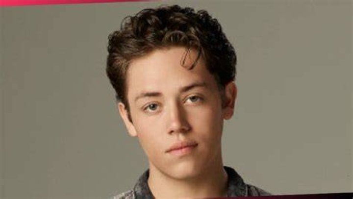 Ethan Cutkosky Wiki, Age, Family, Girlfriend, Height, Net Worth