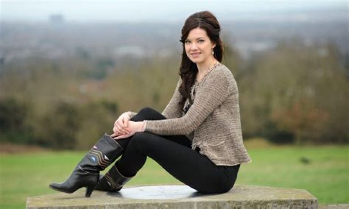 Evie Wray Biography, Height & Life Story Super Stars Bio