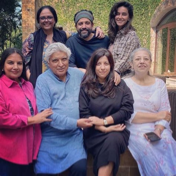 Farhan Akhtar takes mom Honey Irani out for lunch in Bandra Farhan