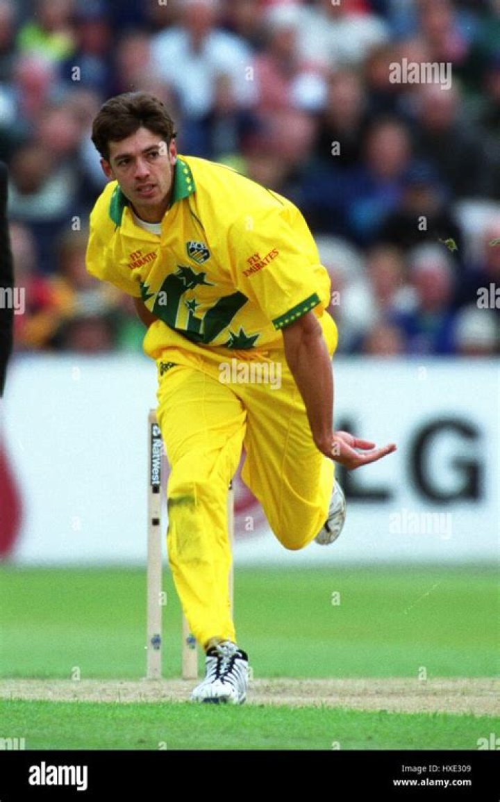 Former cricketer Brendon Julian sells his Bronte apartment for 3